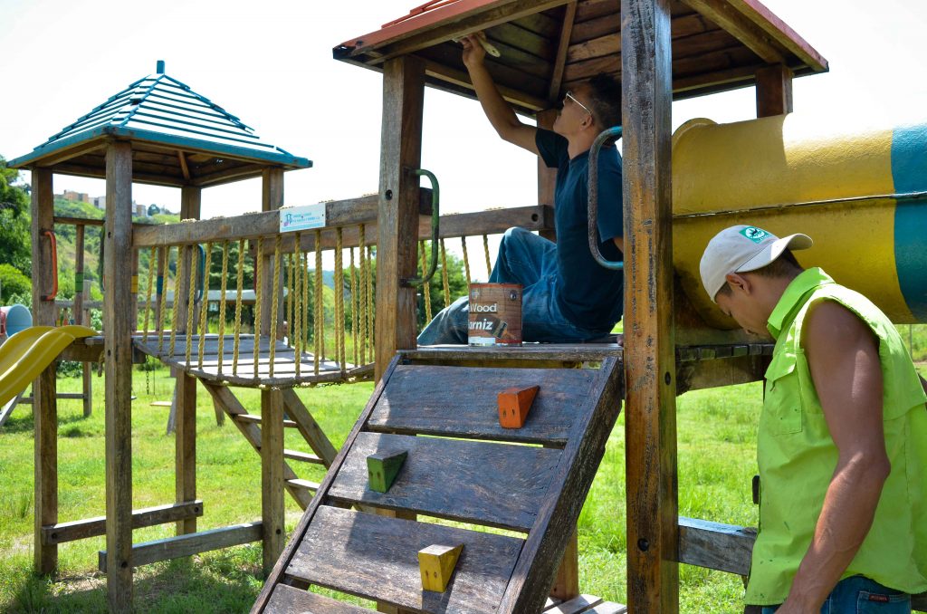 Parque Caiza recibe mantenimiento integral