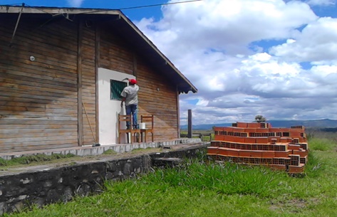 Inparques Bolívar embellece puesto de guardaparques en Canaima