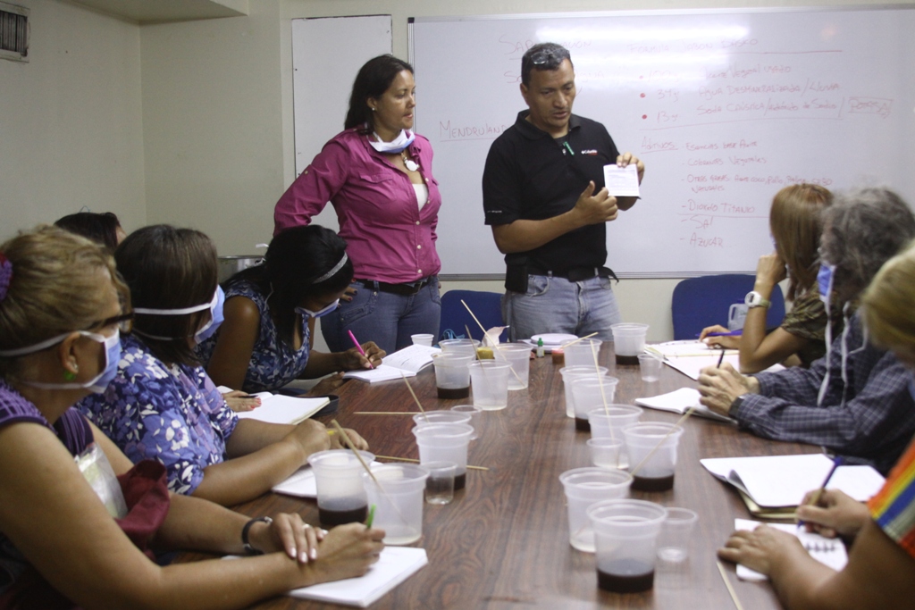 Fundambiente capacita al Poder Popular con talleres de cosmética natural