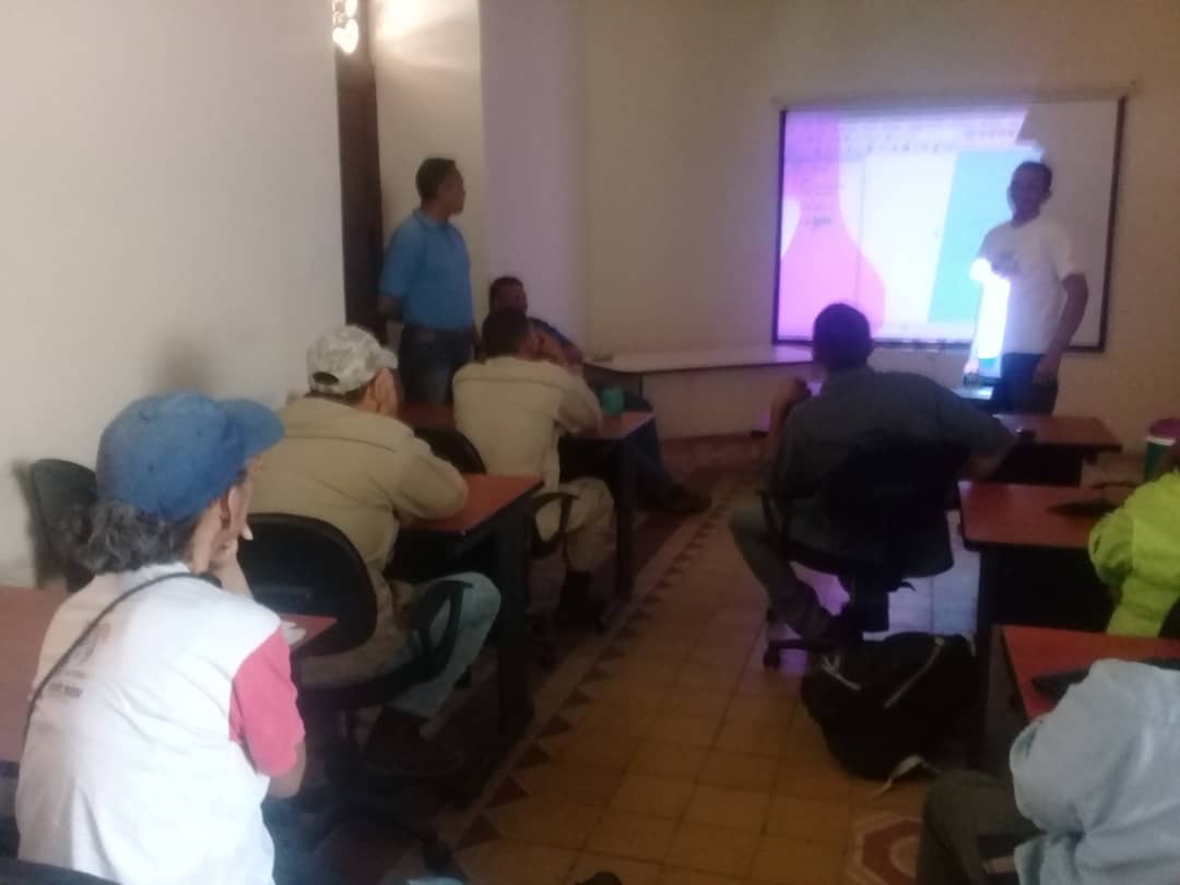 Capacitan a trabajadores de Inparques en Sistema de Información Geográfica