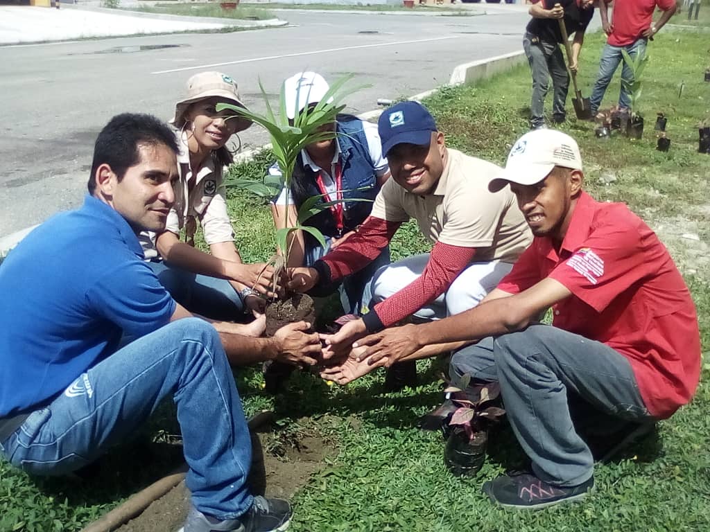 Inparques realizó jornada de ornamentación en la Planta  Ensambladora Yutong Venezuela, S.A.