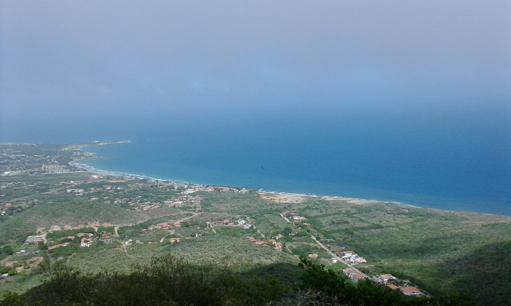 Inparques celebró Día Mundial de la Ecología con ascenso al Cerro Guayamurí