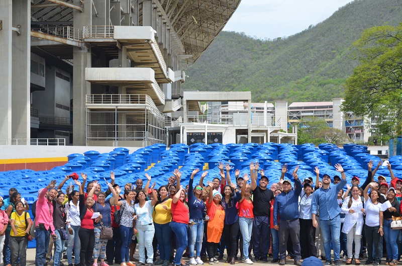 Minec participó en la entrega de 500 tanques azules en Anzoátegui