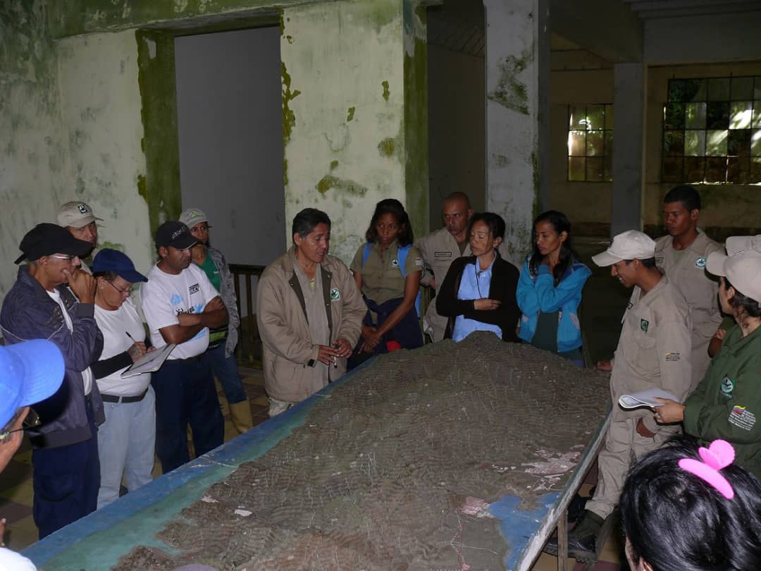 Capacitan a servidores de Inparques Aragua en guiatura de senderos