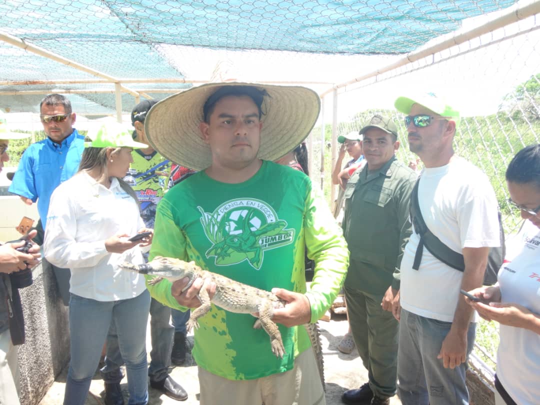 Competidores del rally Nuestros Ríos son Navegables conocieron al caimán del Orinoco